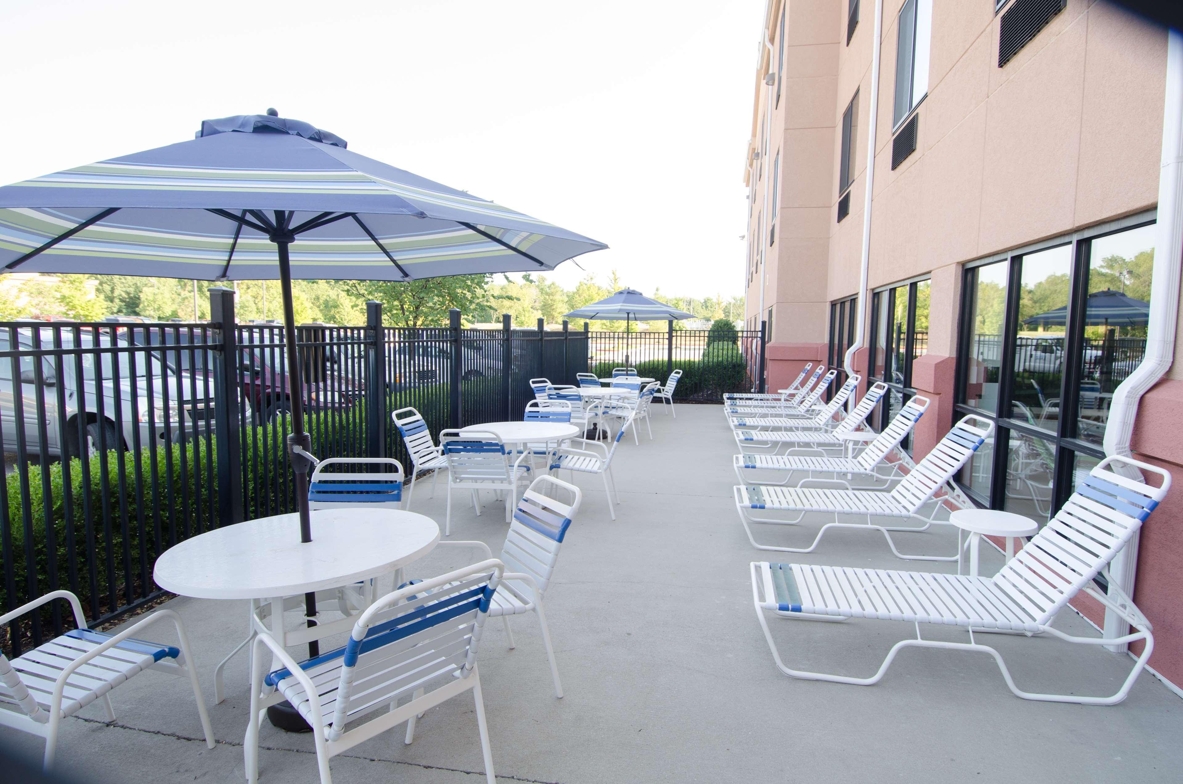 Best Western Plus Castlerock Inn & Suites Bentonville Luaran gambar