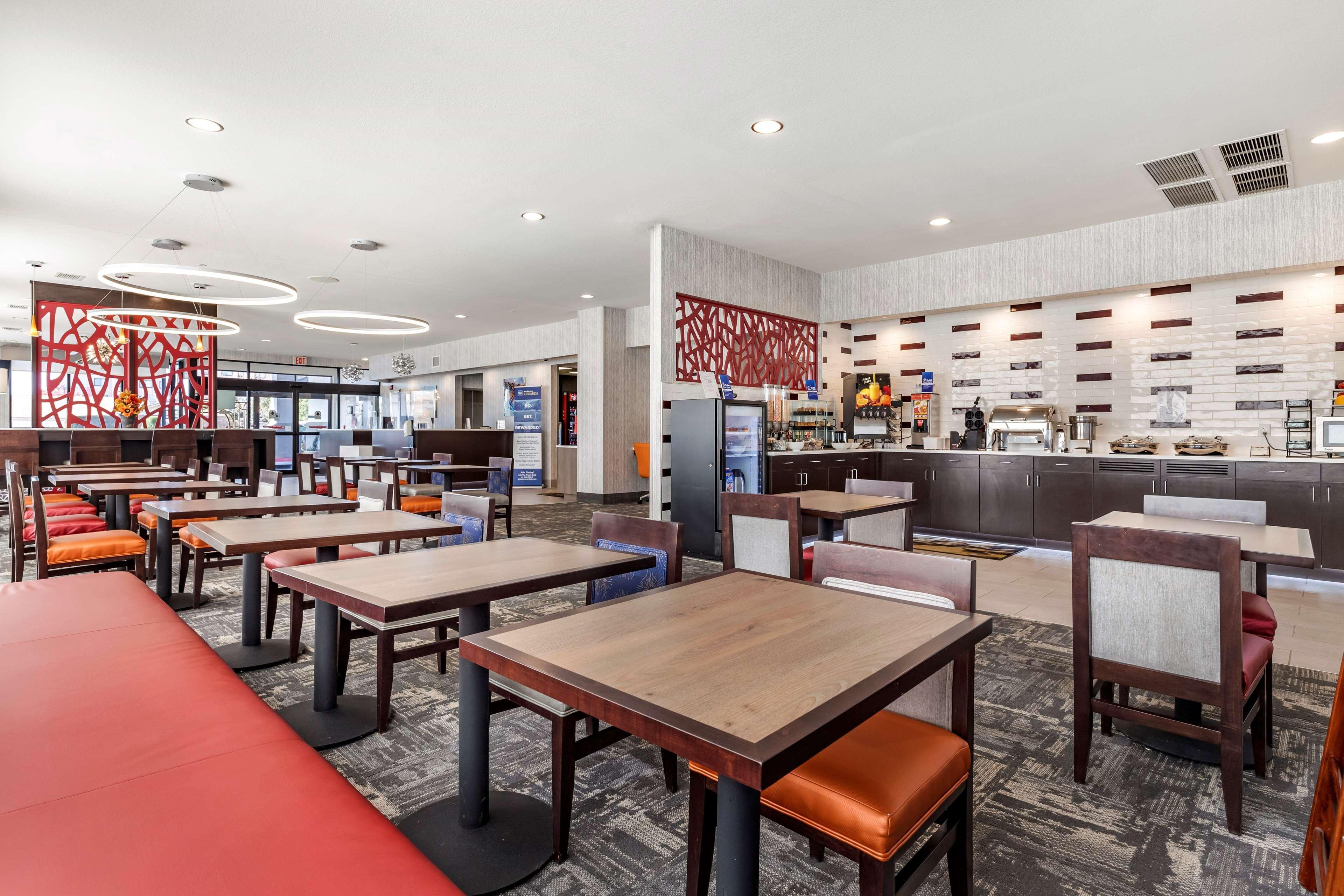 Best Western Plus Castlerock Inn & Suites Bentonville Luaran gambar