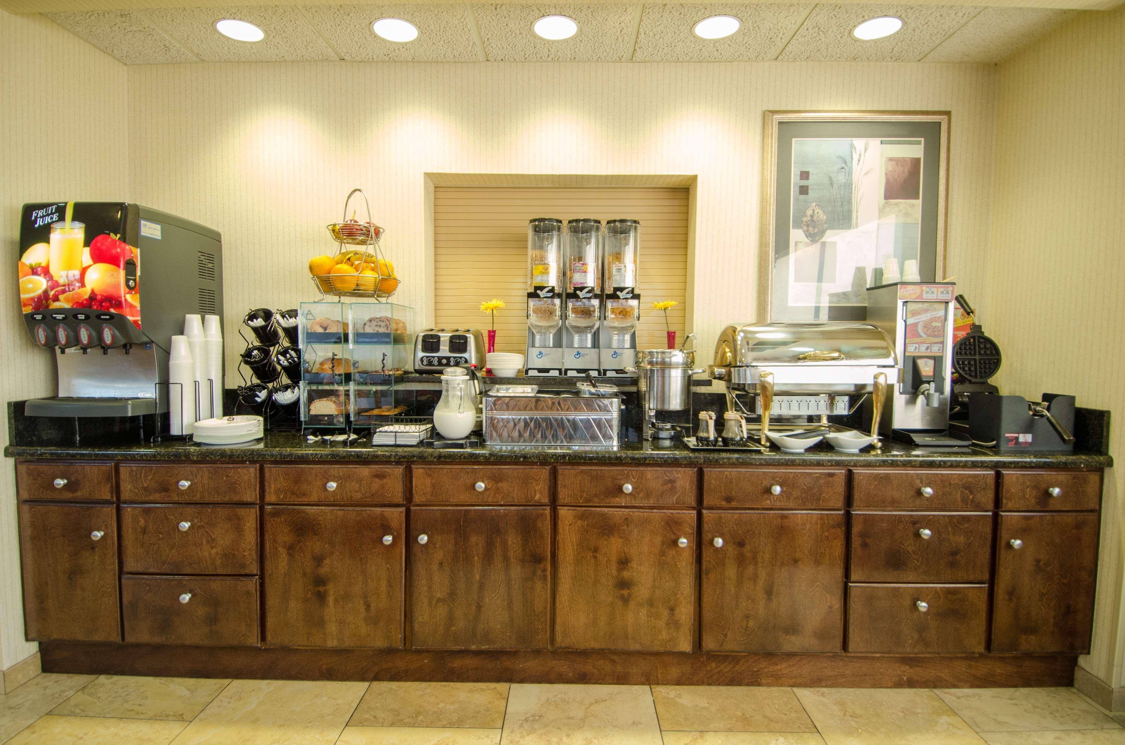 Best Western Plus Castlerock Inn & Suites Bentonville Luaran gambar