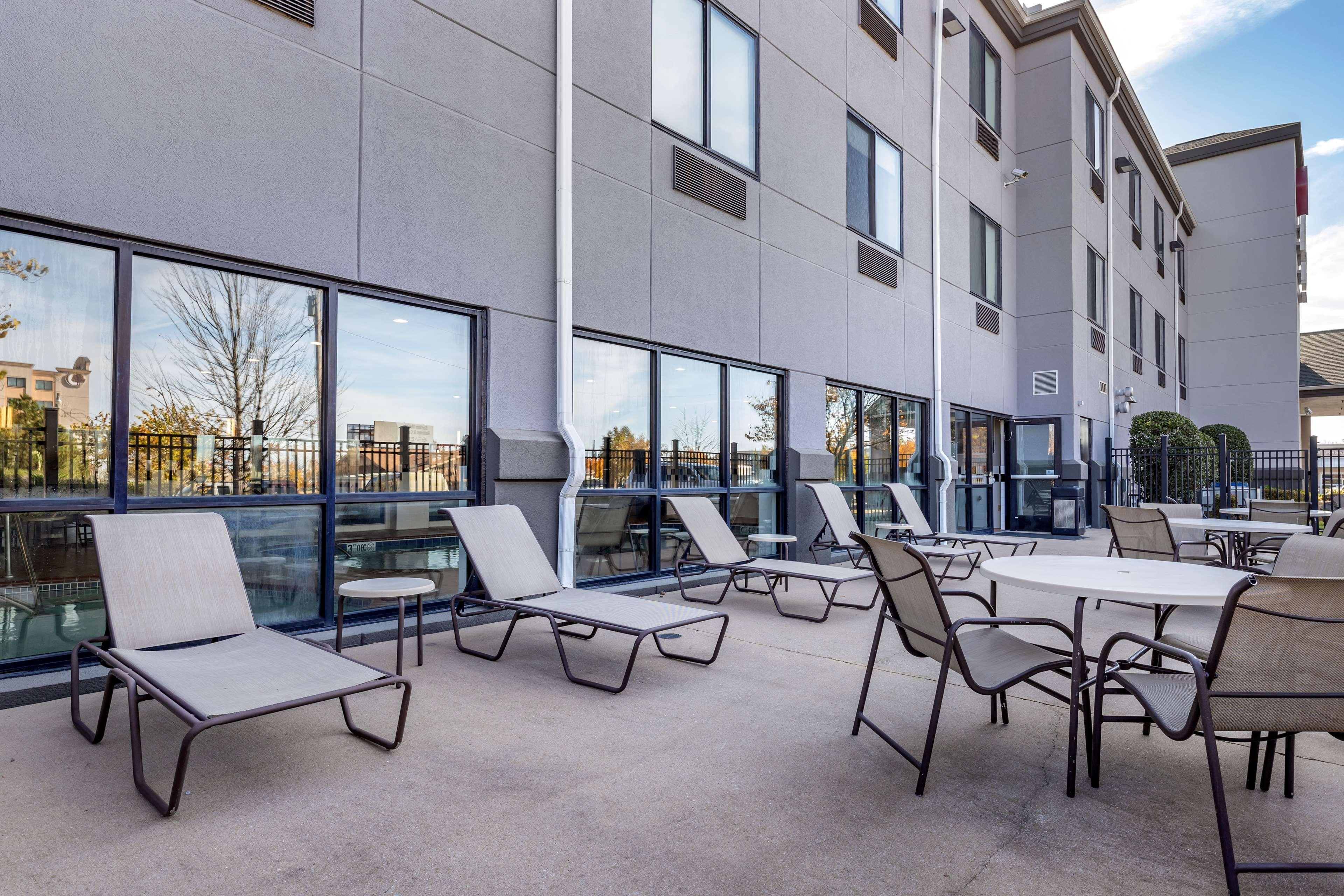 Best Western Plus Castlerock Inn & Suites Bentonville Luaran gambar
